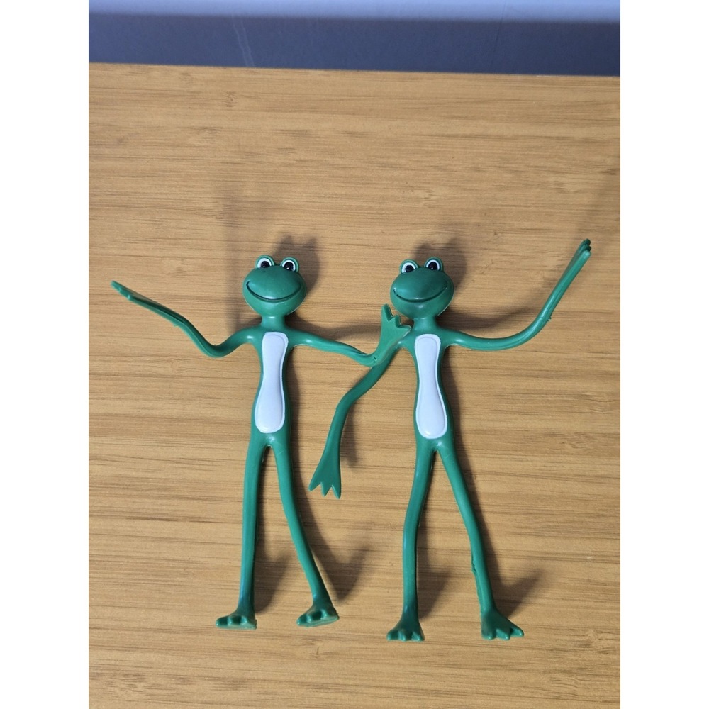 Sun Hill Vintage Bendable Frog Figure 5.5" Green Rubber Posable Toy - Lot Of (2)